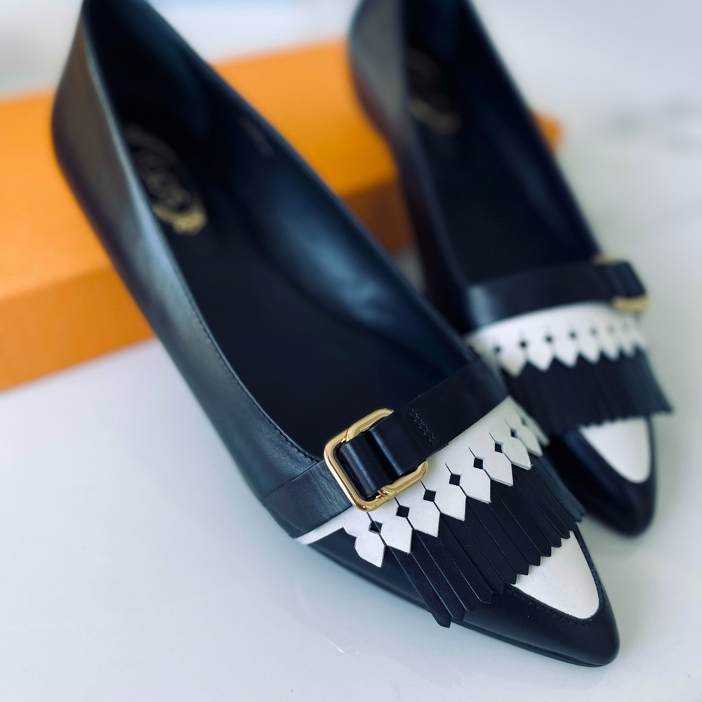 NEW with box and dustbag TOD’S black leather flats pointed toe